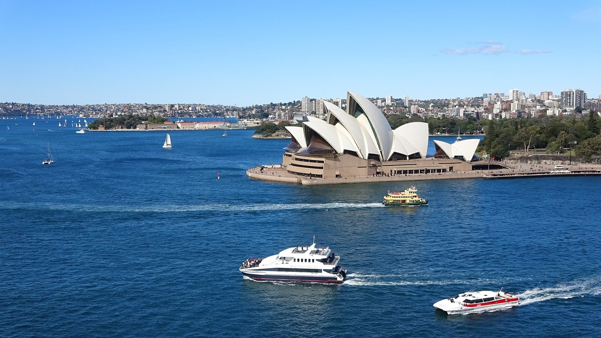 the view on sydney with water and boats aswell as a sight as travel target for esim